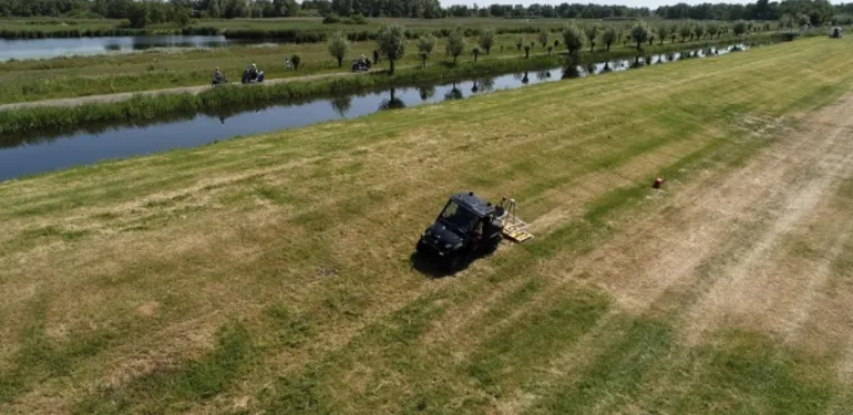 Scheuren en gaten in dijken en kades opsporen met 3D grondradar